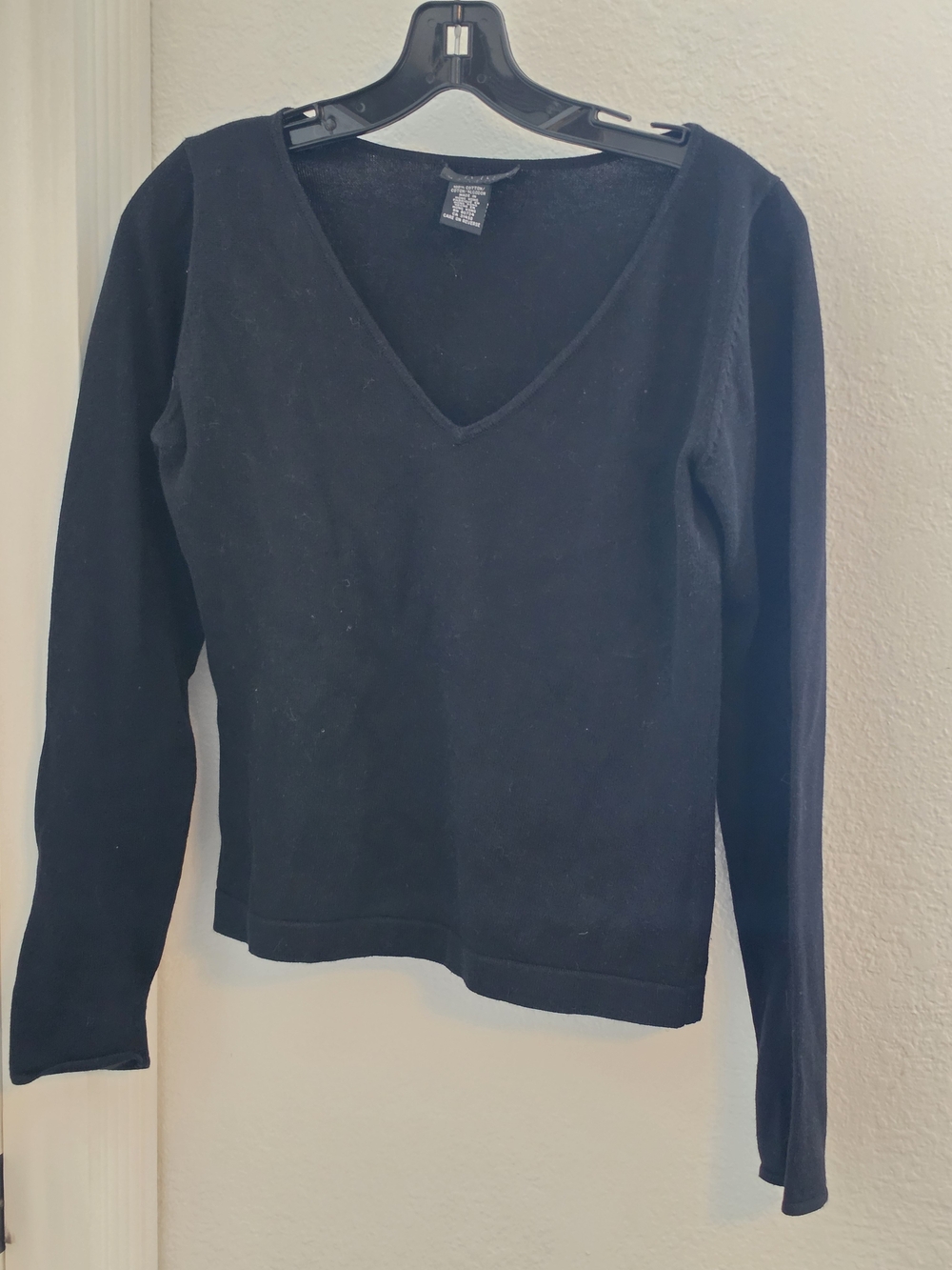 BCBGMaxAzria Black V-Neck Long Sleeve Sweater